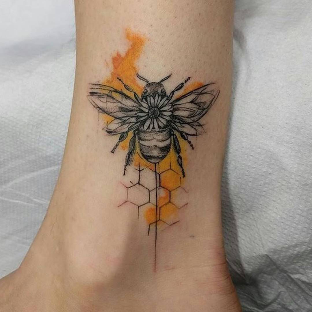 濮小姐脚踝蜜蜂蜂巢纹身图案